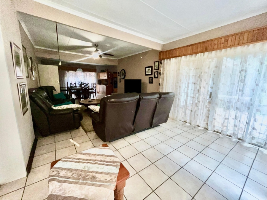 5 Bedroom Property for Sale in Protea Park North West